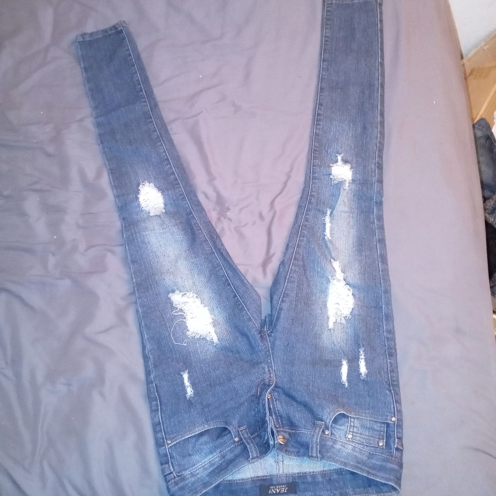 Jean9 jeans distressed Preowned